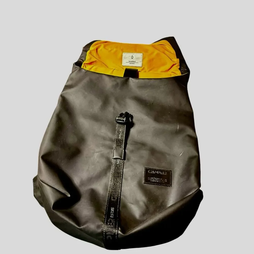 Crumpler backpack street